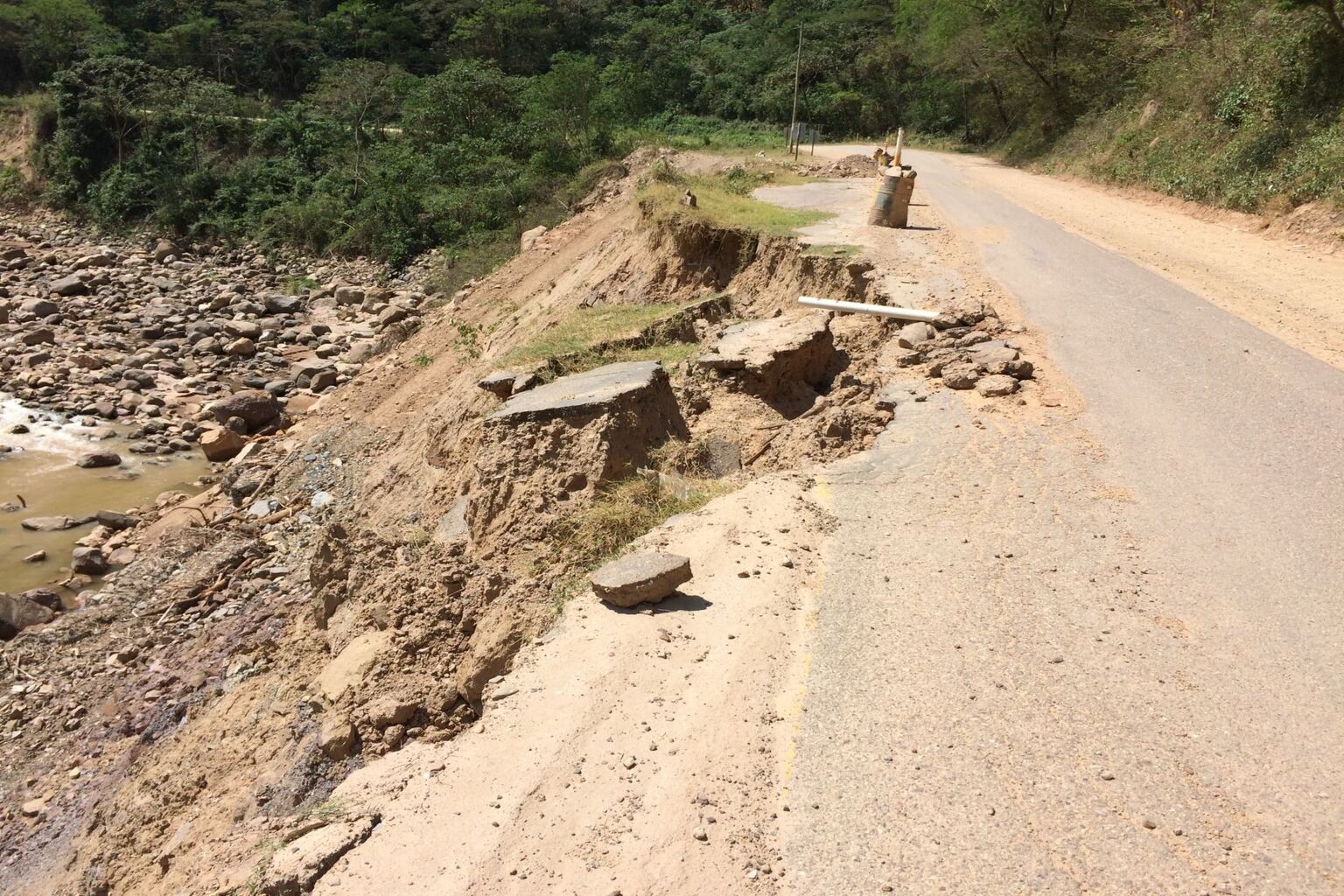 ESTABILIDAD DE TALUD CAMINO SCZ-SAMAIPATA